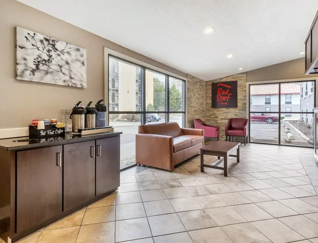 Red Roof Inn & Suites Newport News hotel detail image 4