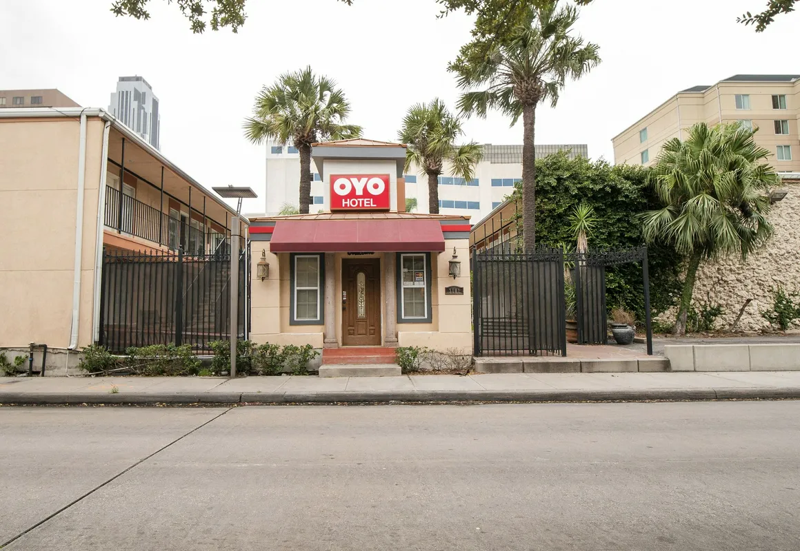 OYO Hotel & Apartments Houston Galleria hotel hero