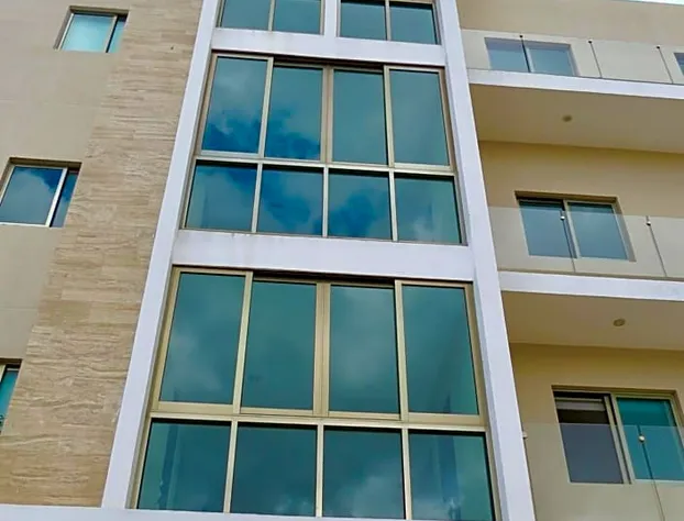 Palmarena Rooms & Residences - Long Stay Comfort with Parking, Sauna, Gym & Pool - Steps from 5th Av hotel detail image 2