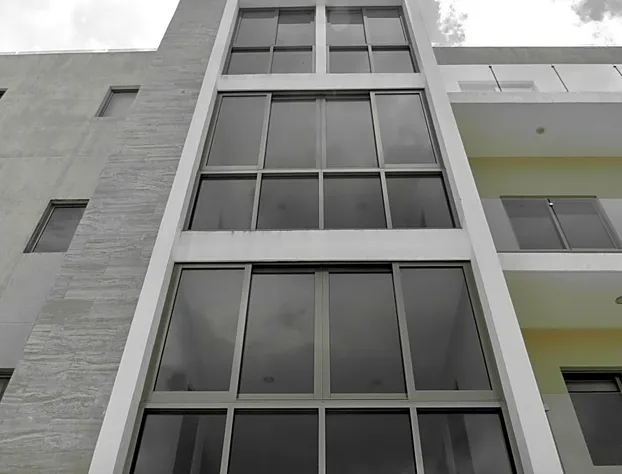 Palmarena Rooms & Residences - Long Stay Comfort with Parking, Sauna, Gym & Pool - Steps from 5th Av hotel detail image 3