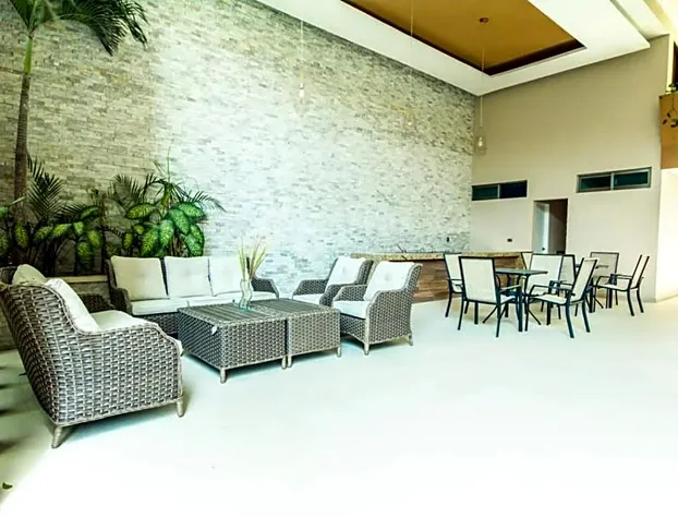 Palmarena Rooms & Residences - Long Stay Comfort with Parking, Sauna, Gym & Pool - Steps from 5th Av hotel detail image 4