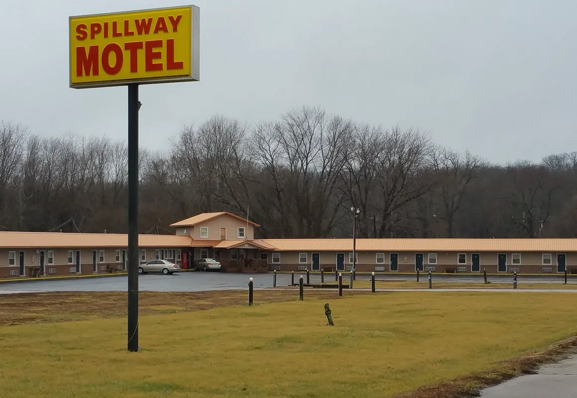 Spillway Motel hotel hero
