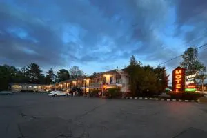 Turf and Spa Motel hotel hero