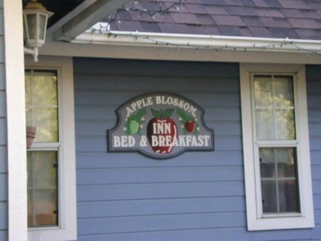 Apple Blossom Inn hotel hero