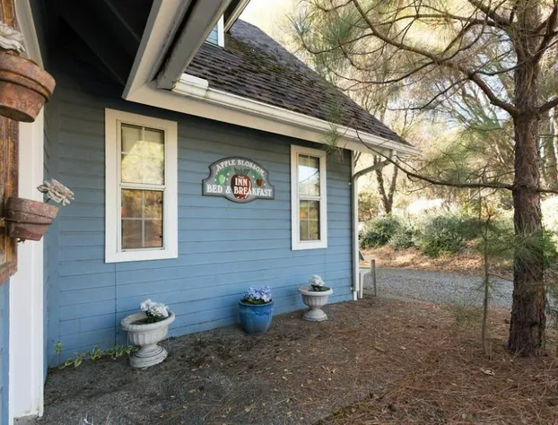 Apple Blossom Inn Yosemite hotel detail image 1