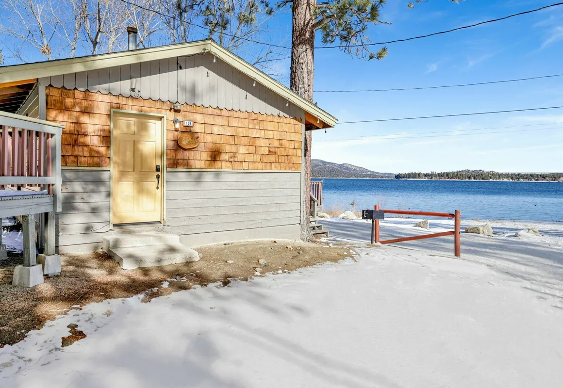 Shore Acres Lodge #450 hotel hero