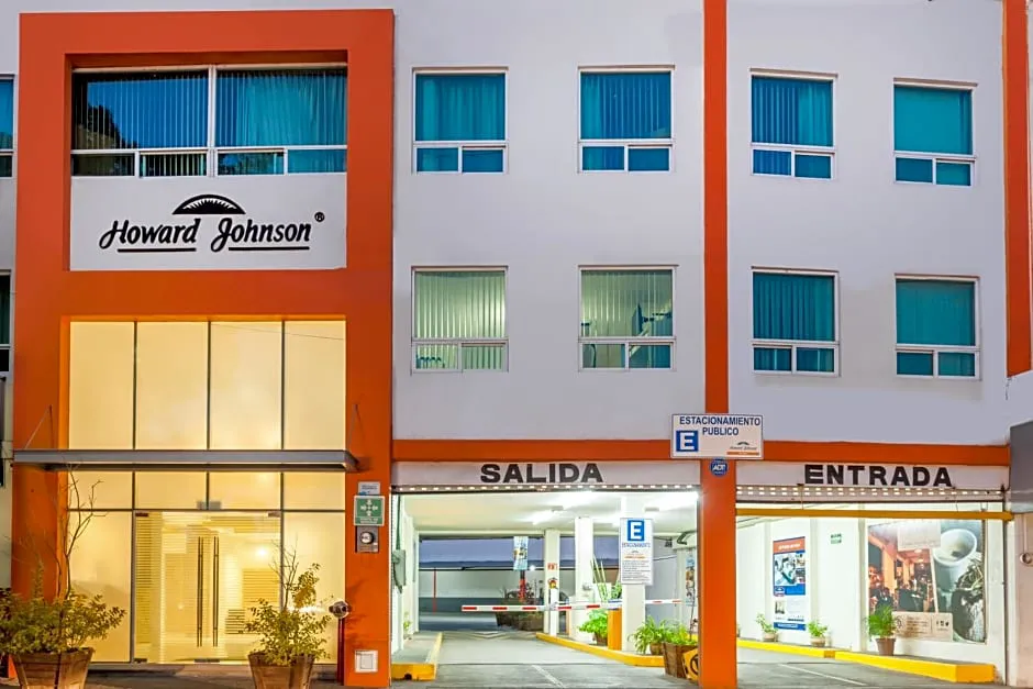 Howard Johnson Leon Avenida hotel hero