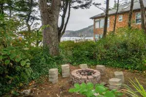 Agate Beach Oceanfront Lodge hotel hero