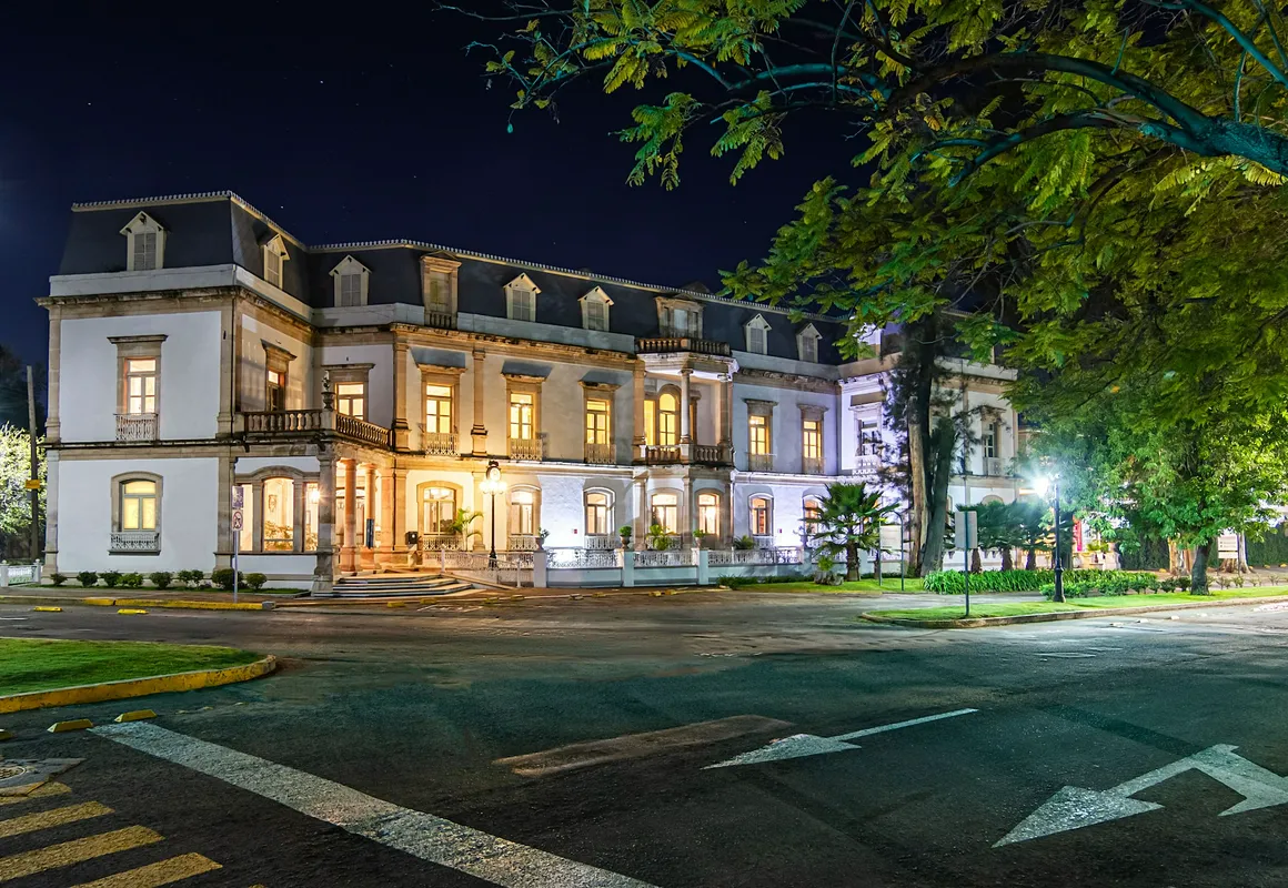 Alameda Grand hotel hero