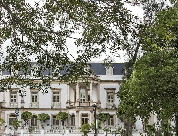 Alameda Grand hotel detail image 1