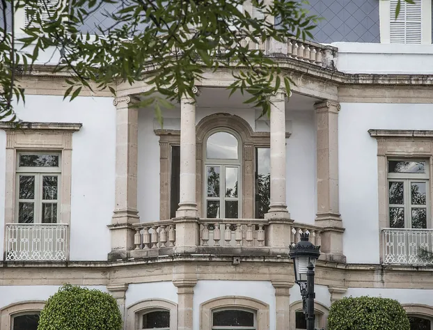 Alameda Grand hotel detail image 2