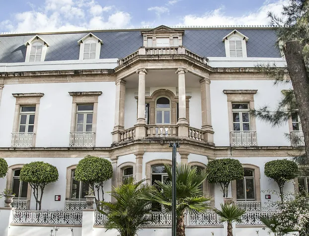 Alameda Grand hotel detail image 3