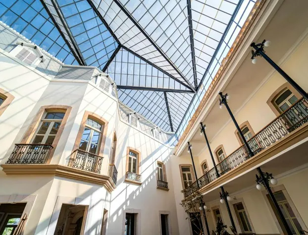 Alameda Grand hotel detail image 3