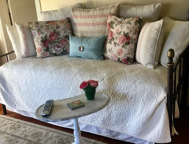 Captains House on the Lake hotel detail image 2