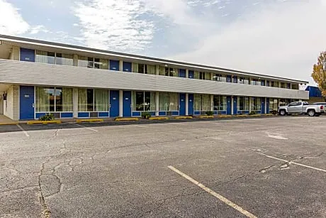 Motel 6 Pekin, IL hotel detail image 2