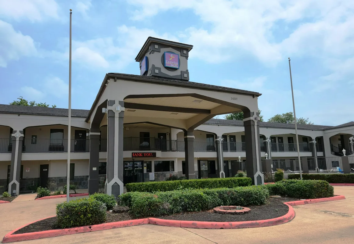 Express Inn Tomball hotel hero