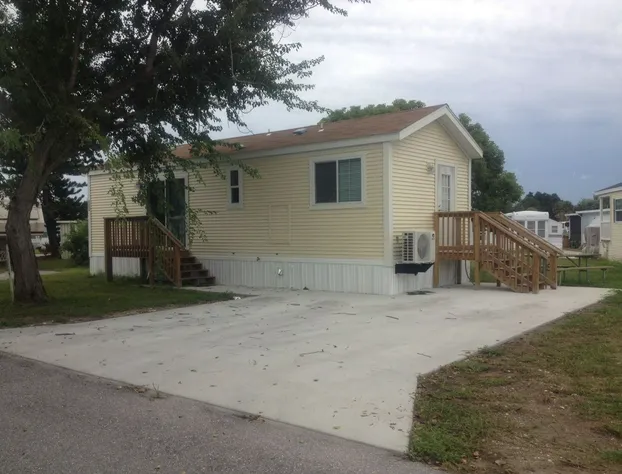 Winter Quarters Encore Manatee RV Resort hotel detail image 4