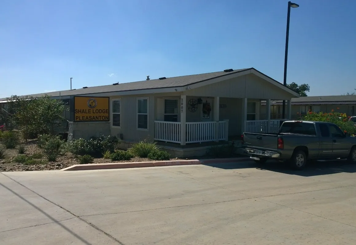 Shale Lodge Pleasanton hotel hero