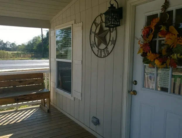 Shale Lodge Pleasanton hotel detail image 2