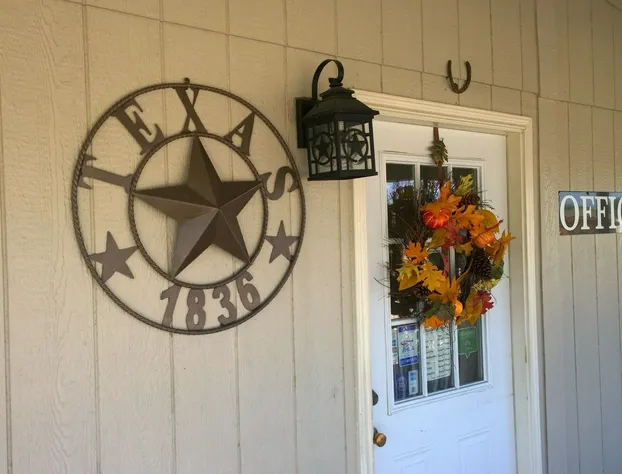 Shale Lodge Pleasanton hotel detail image 4