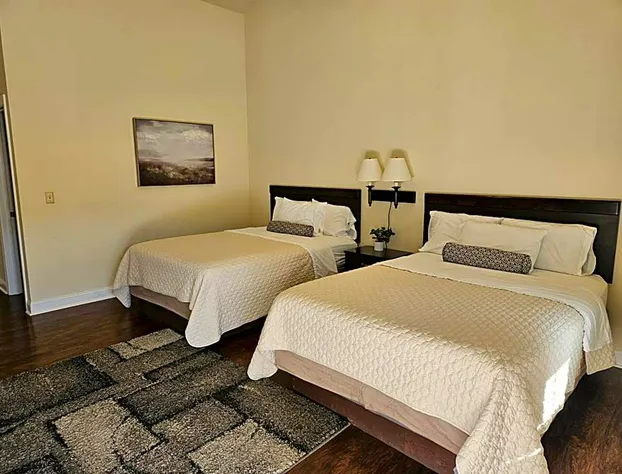 Sunset Cottages and Motel hotel detail image 3