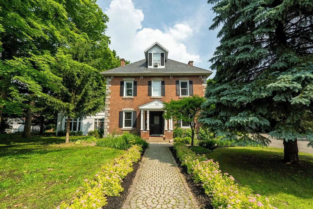 Auberge Nuits St-Georges hotel hero