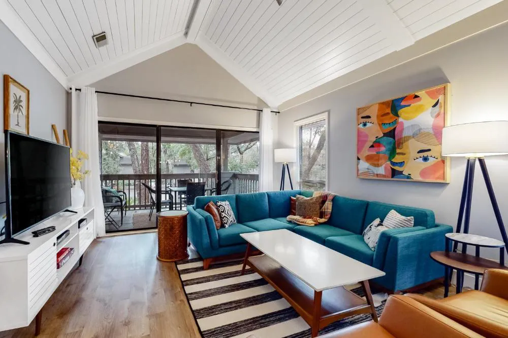 Centre Court 7832 hotel hero