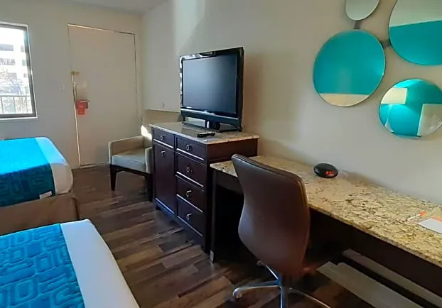 Howard Johnson by Wyndham Reno Downtown hotel detail image 3