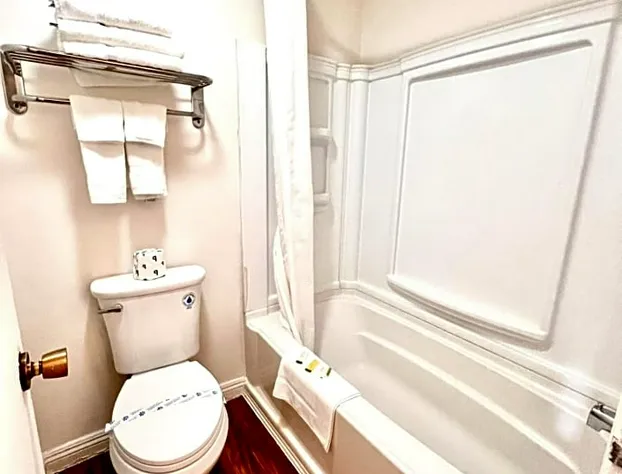 Howard Johnson by Wyndham Reno Downtown hotel detail image 4