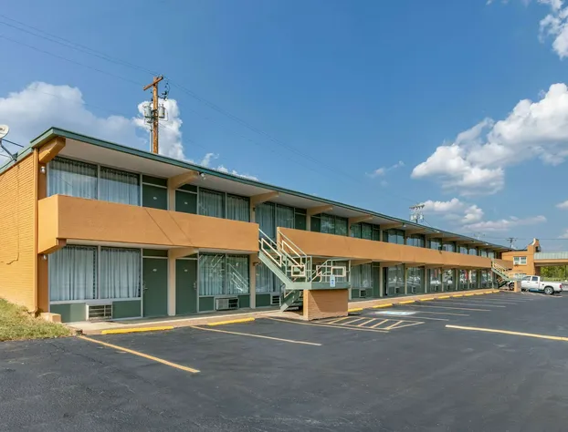 Rodeway Inn Kingston Springs hotel detail image 1