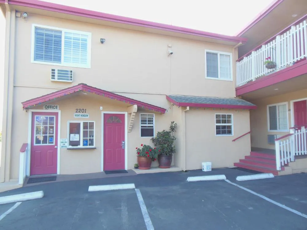 Sealamp Inn hotel hero