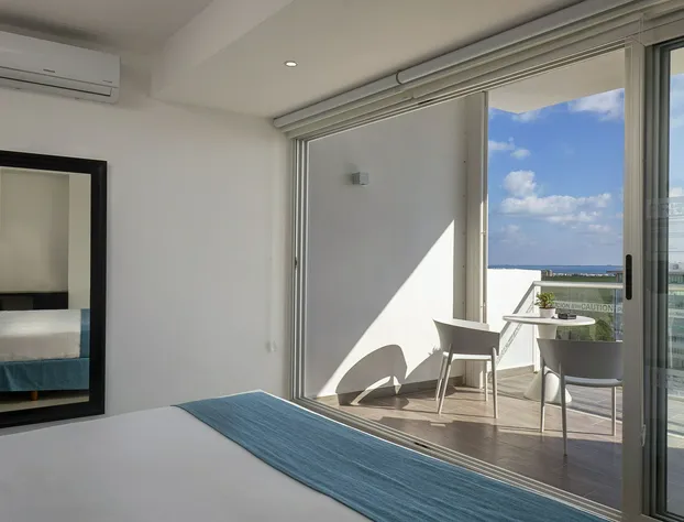 Suites Malecon Cancun hotel detail image 3