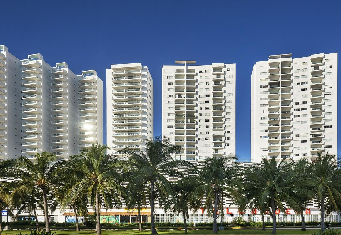 Suites Malecon Cancun hotel hero