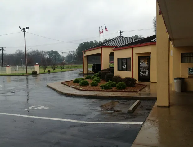 Colonial Inn & Suites /Airport/Graceland hotel detail image 2