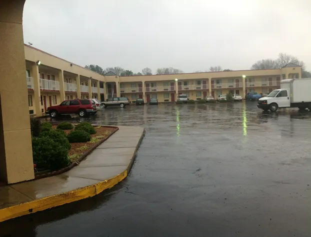 Colonial Inn & Suites /Airport/Graceland hotel detail image 3