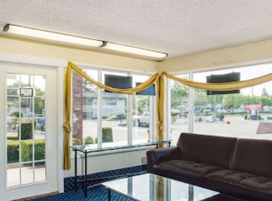 American Lodge hotel hero