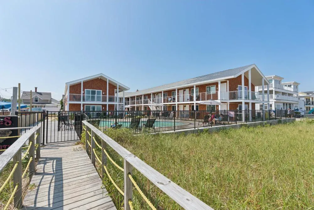 The Voyager hotel hero