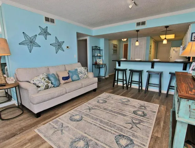 Whaler 5B hotel detail image 1