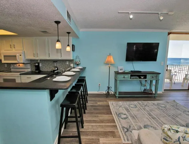 Whaler 5B hotel detail image 2