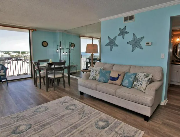 Whaler 5B hotel detail image 3