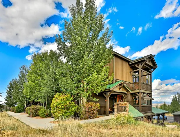 Kicking Horse Lodges 4-205 hotel detail image 2