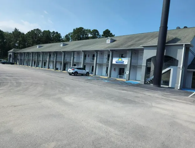 Days Inn by Wyndham Hardeeville Near Hilton Head hotel detail image 1