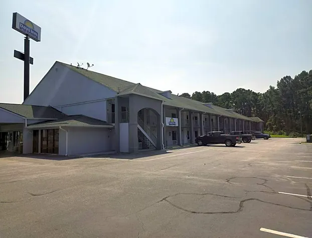 Days Inn by Wyndham Hardeeville Near Hilton Head hotel detail image 1