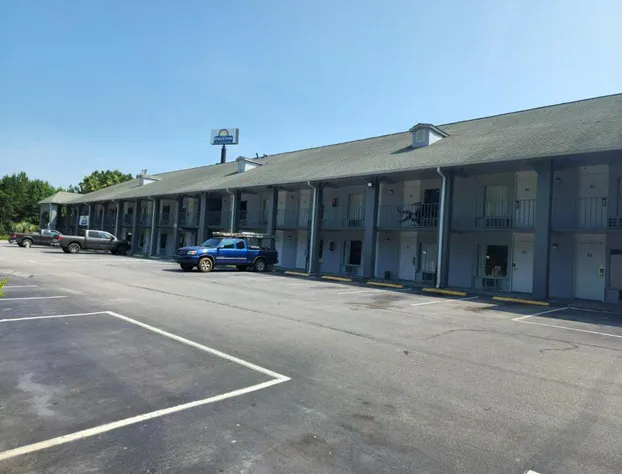 Days Inn by Wyndham Hardeeville Near Hilton Head hotel detail image 1