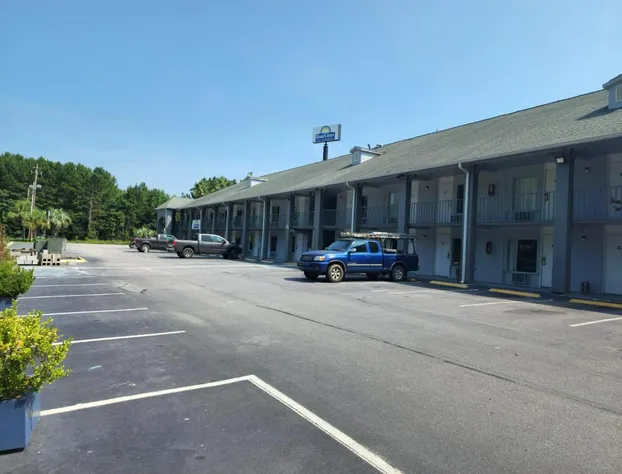 Days Inn by Wyndham Hardeeville Near Hilton Head hotel detail image 2