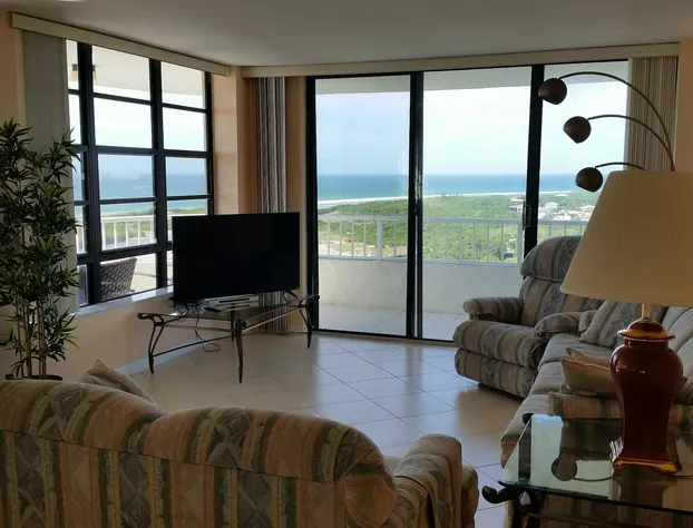 South Seas Tower 4 1912 hotel detail image 2