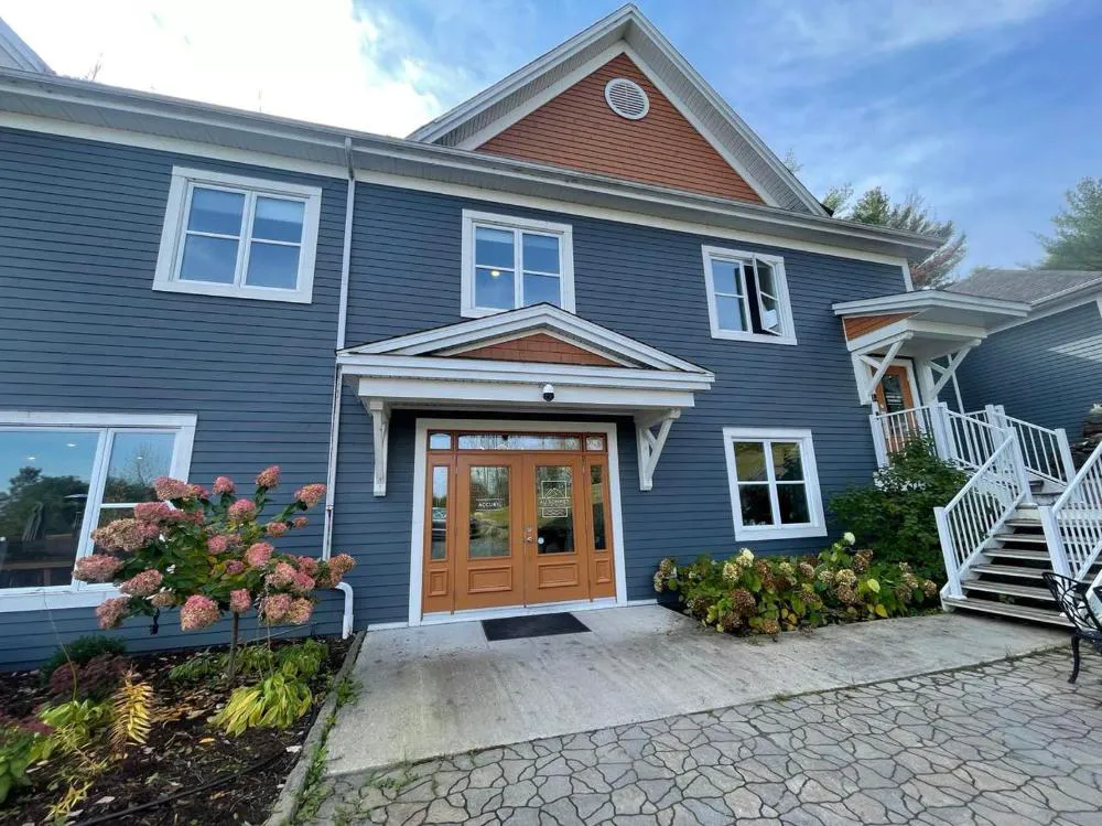 Au Sommet du Lac Magog hotel hero