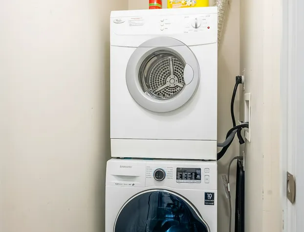 Beautiful Condos In Heart of Downtown hotel detail image 3