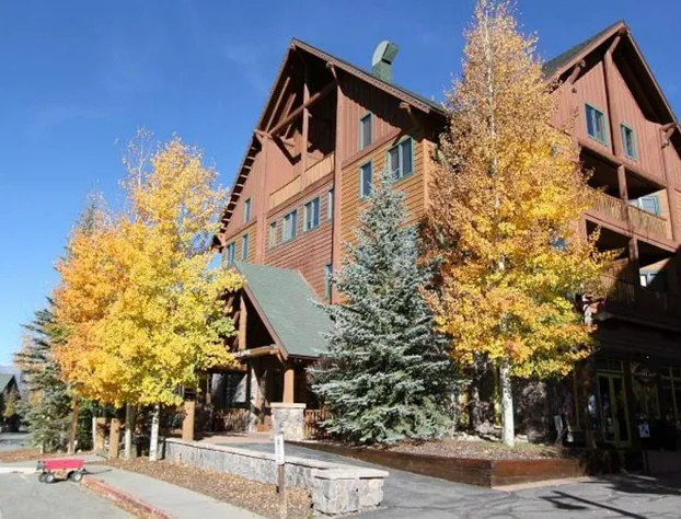 Arapahoe Lodge by Summit County Mountain Retreats hotel detail image 2