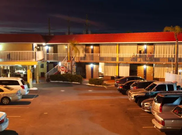 Express Inn & Suites - 5 Miles From St Petersburg Clearwater Airport hotel detail image 1